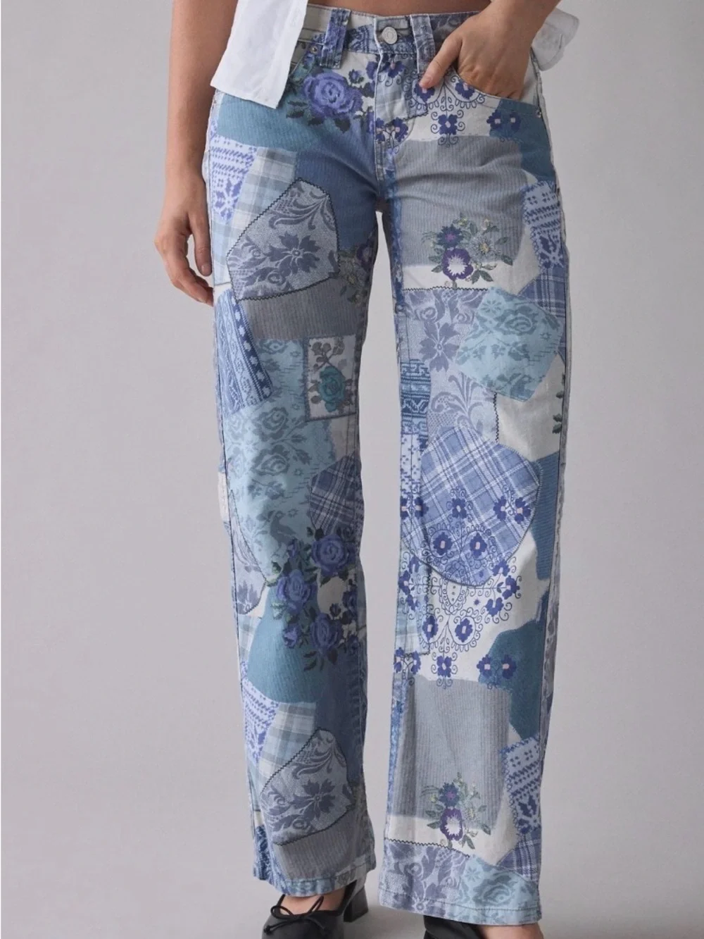 Urban Outfitters loose baggy